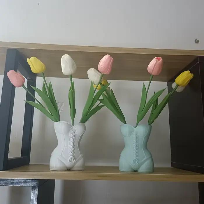 Vases en forme humaine