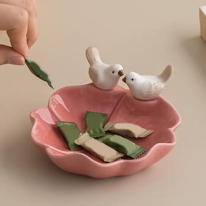 Assiette décorative artisanale en forme d'oiseau