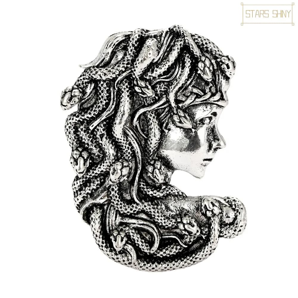Broche Méduse, accessoire parfait pour ajouter un charme mystérieux aux vestes, manteaux, pulls et t