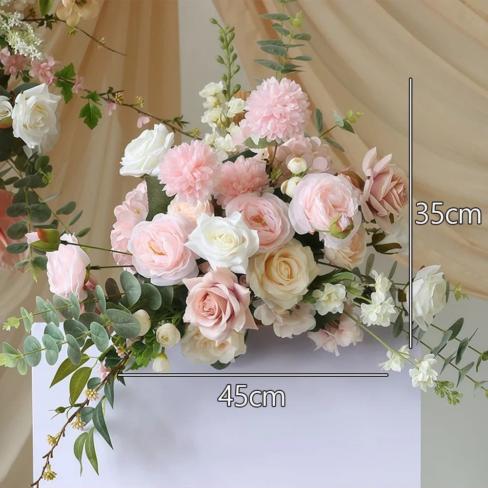 Décoration de mariage luxueuse, rose romantique, feuilles d'eucalyptus vertes, décoration florale su