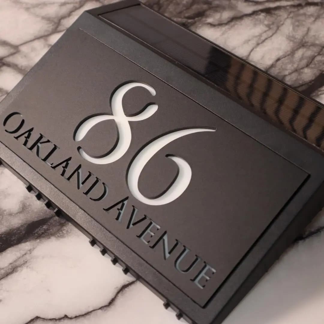 Panneau de maison avec lumière solaire, Plaque d'immatriculation extérieure éclairée, noir mat, Plaq