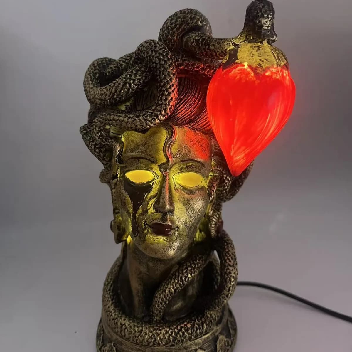 Lampe de table en résine Gothique Méduse, Statue de la déesse serpent de la mythologie grecque, Lumi
