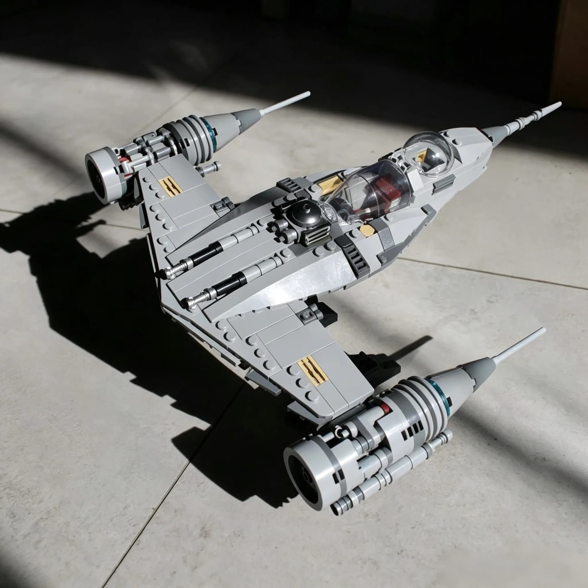 Jouet d'assemblage de chasseur spatial futuriste - Kit de collection d'avion spatial science-fiction