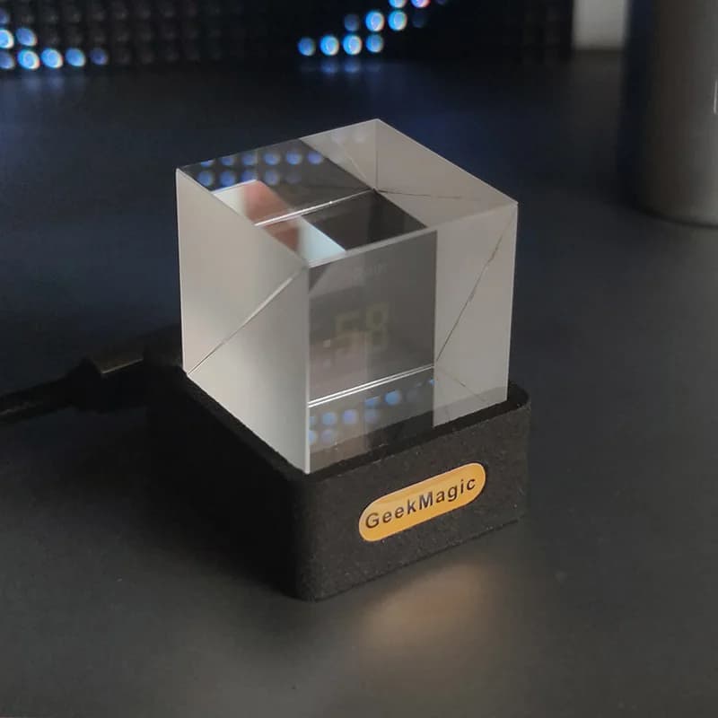 GeekMagic GIFTV – décoration de bureau holographique en cristal, Station météo intelligente, horloge