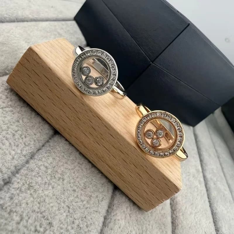 Bague coulissante classique ronde à trois diamants, polyvalente et élégante, avec motif ajouré, pour femme, idéale comme cadeau d'anniversaire