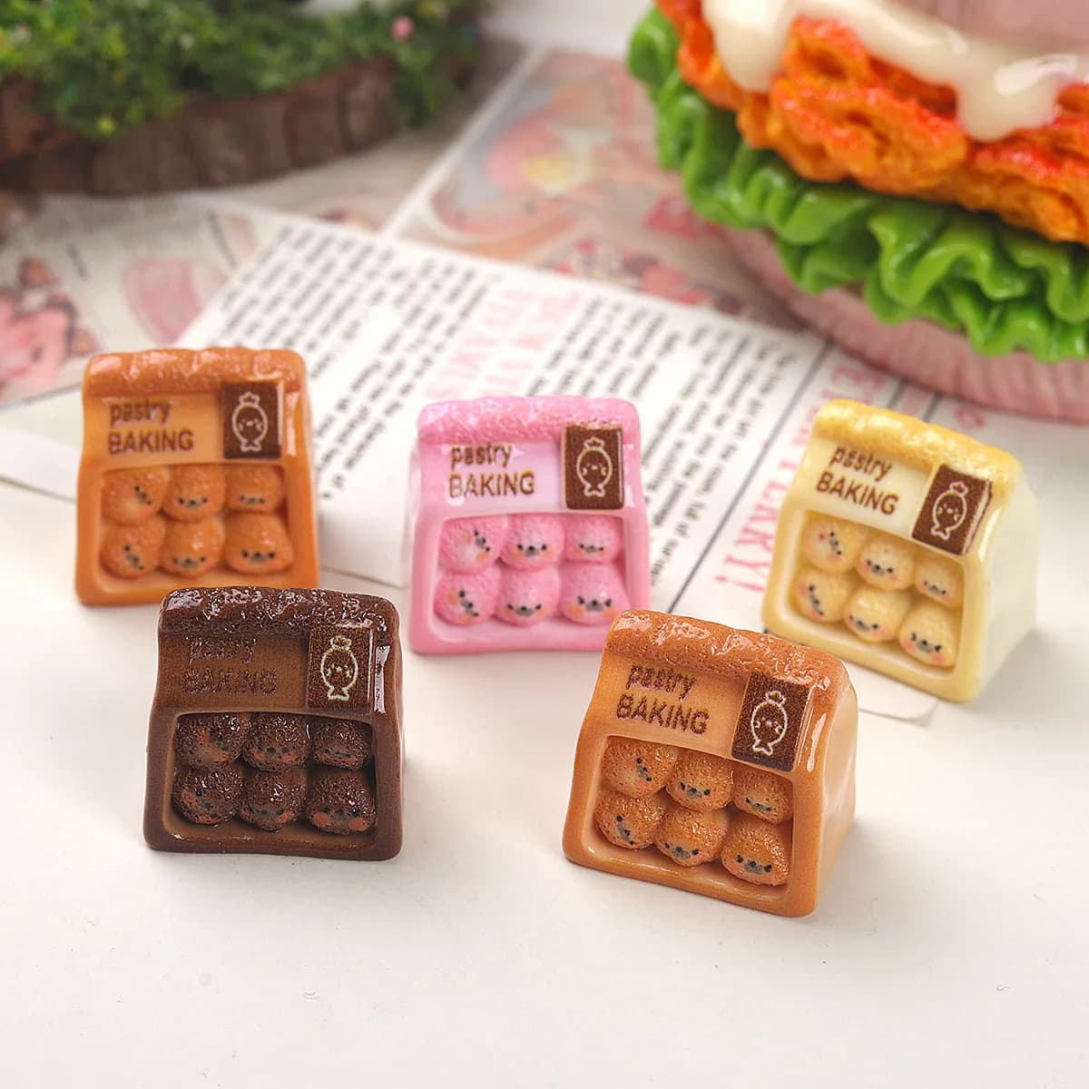 10 sacs à pain miniatures simulés de style dessin animé 3D et pains expressifs, ornement de bureau, articles d'accessoires de bijoux faits à la main pour bricolage