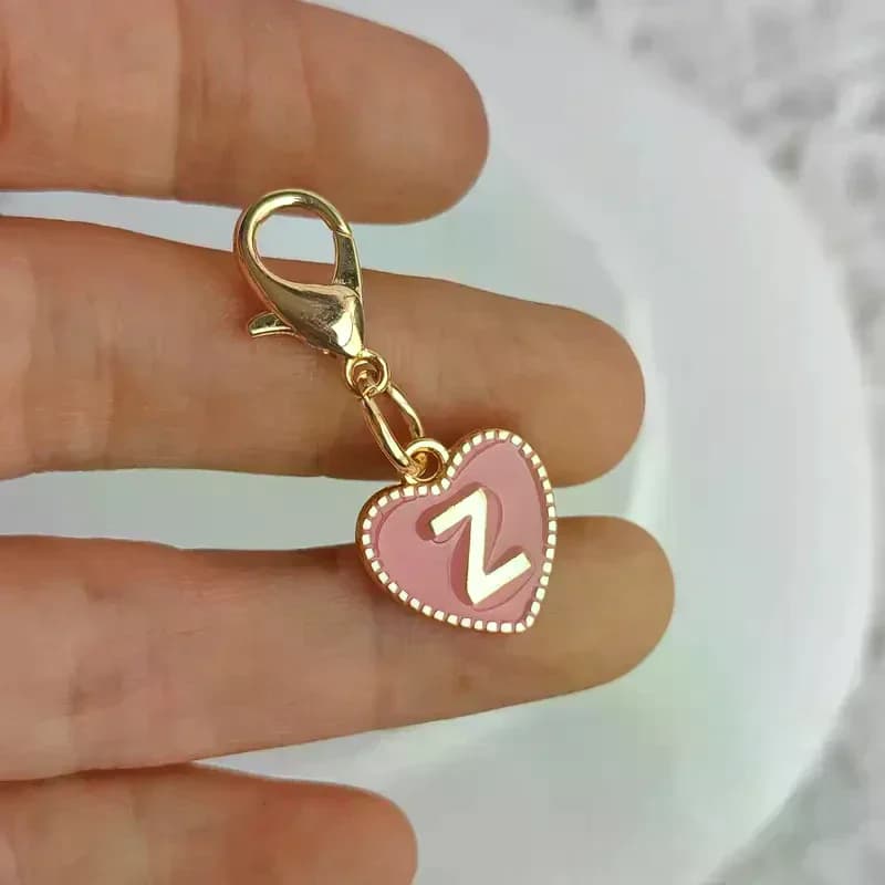 Porte-clés en forme de cœur avec 26 lettres de l'alphabet mignon, pour sacs, pendentifs à breloque pour écouteurs, accessoires cadeaux avec boucle à homard