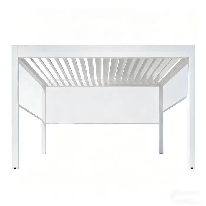 Pergola bioclimatique avec lames orientables, structure extérieure idéale pour patio, cour et jardin