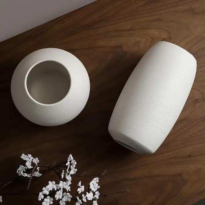 Vase de fleurs séchées en céramique brossée blanche