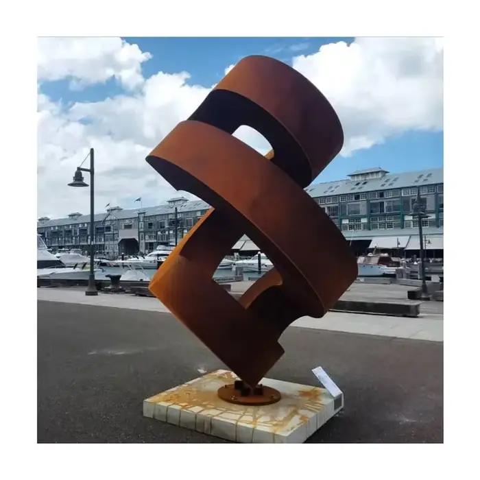 Grande sculpture numérique extérieure en acier corten de jardin