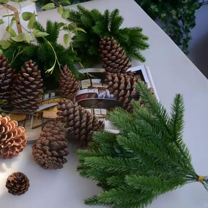 Branches de pin artificielles