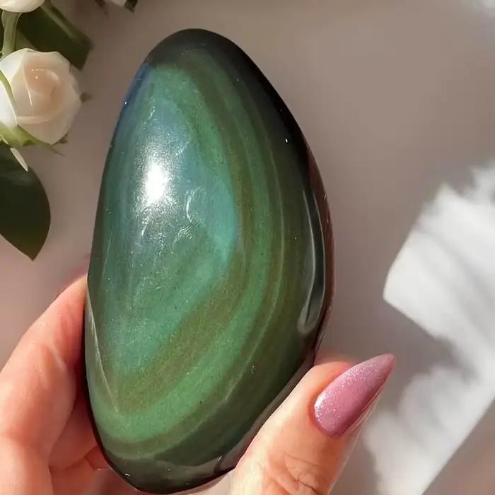 1 pièce de cristal d'obsidienne arc-en-ciel rare de forme libre, cadeaux en cristal parfaits pour les êtres chers, décoration artistique idéale pour la collection de la maison, parfait pour