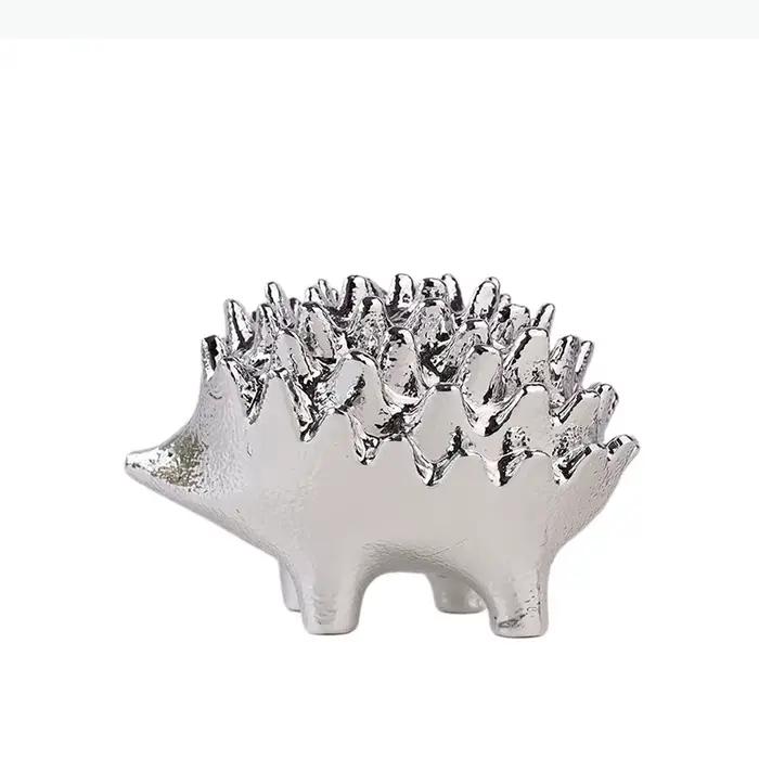 Sculpture d'hérisson doré moderne en métal pour décoration de bureau et maison, idéale pour améliorer l'environnement de travail et la décoration intérieure