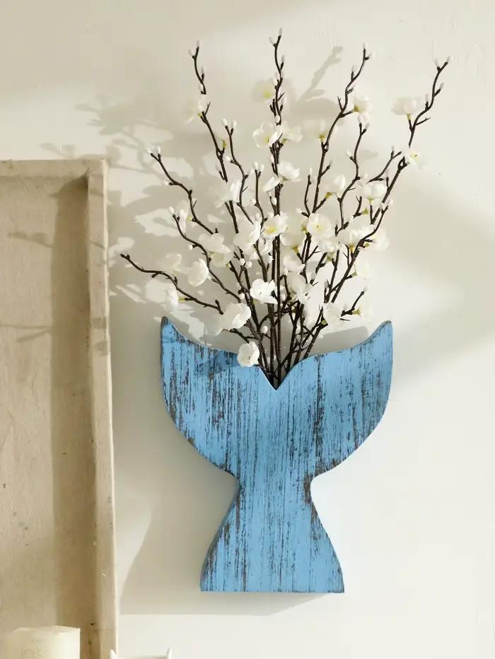 Vase nautique en bois, queue de baleine et planche de surf