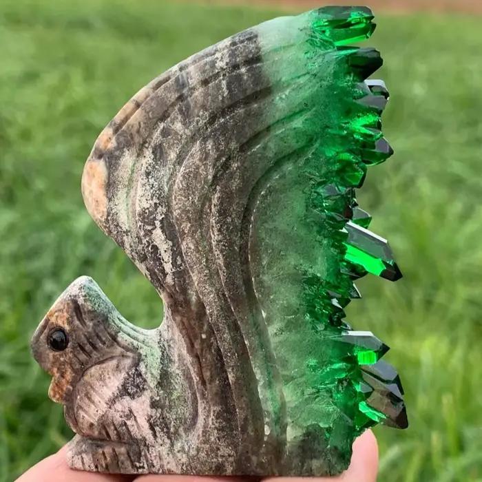 Sculpture d'écureuil en quartz brut vert, spécimen de pierre précieuse naturelle polie, statue d'énergie positive, ornement de table, cadeau pour lui
