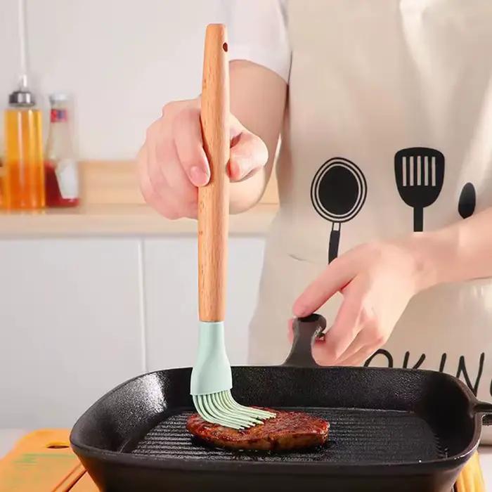 Brosse à badigeonner l'huile de Barbecue en Silicone, avec manche en bois, pour gâteau, pain, crème, brosses de cuisson, accessoires de cuisine, 1 pièce