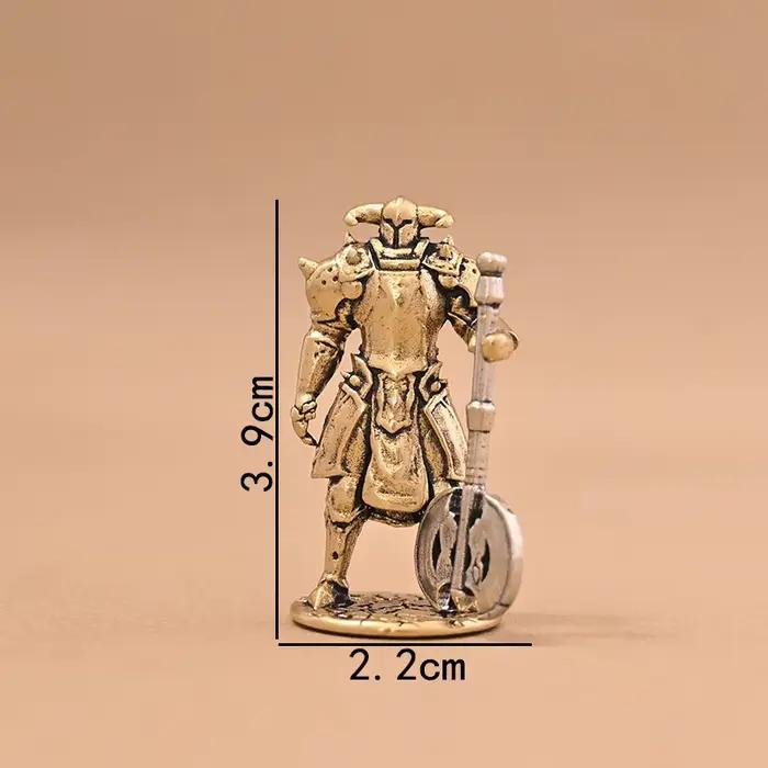 Figurine en laiton pour la décoration intérieure : Guerrier avec hache et bouclier