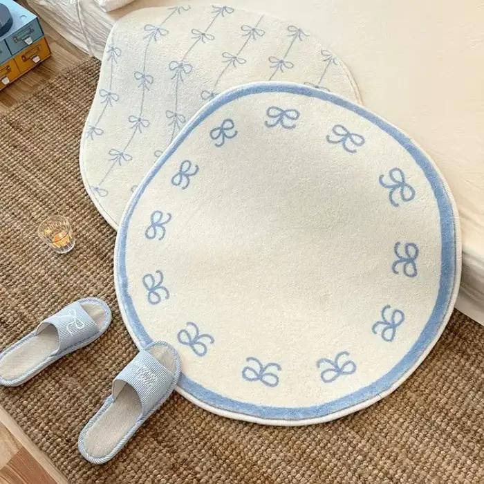 Tapis rond doux et moelleux bleu avec nœud papillon