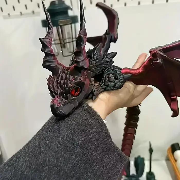 Figurine de dragon sur le thème animal avec ailes