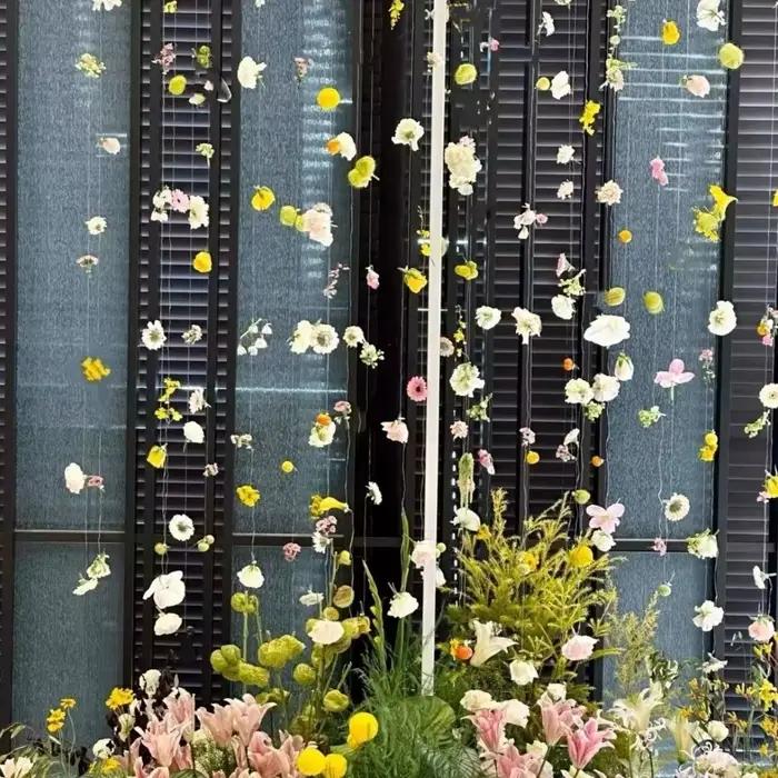 Rideau de fleurs artificielles flottantes style bohème