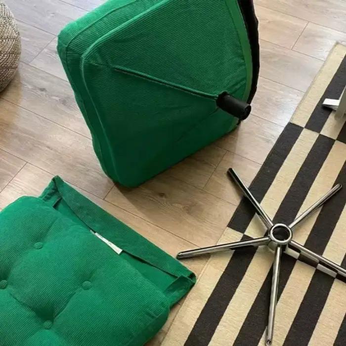 Chaise d'appoint confortable verte pour salon