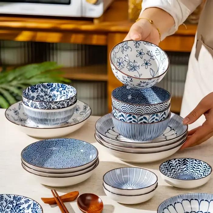 Bol en céramique de 4, 5 pouces peint à la main en bleu et blanc de style japonais