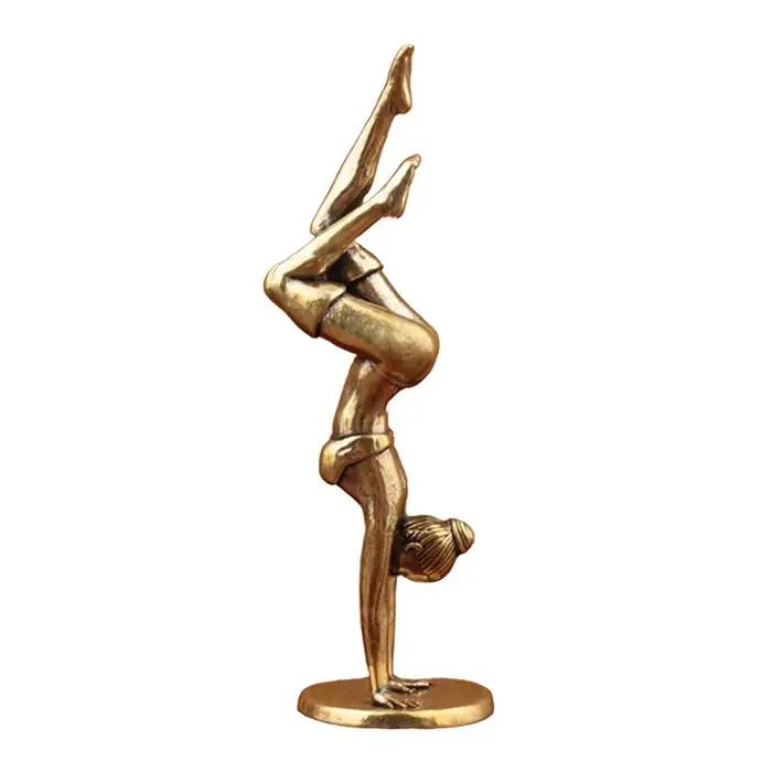 1 pièce Petite statue de yoga en laiton