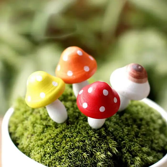 Champignons en bois miniatures