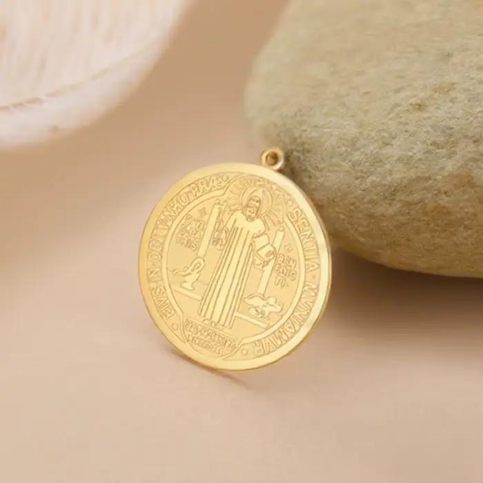 EUEAVAN 1pc Saint benoît exorcisme croix médaille pendentif en acier inoxydable pour collier amulette fabrication de bijoux accessoires bricolage cadeaux