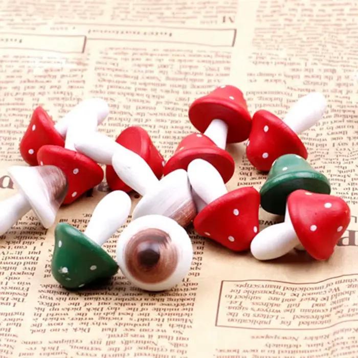 Champignons en bois miniatures