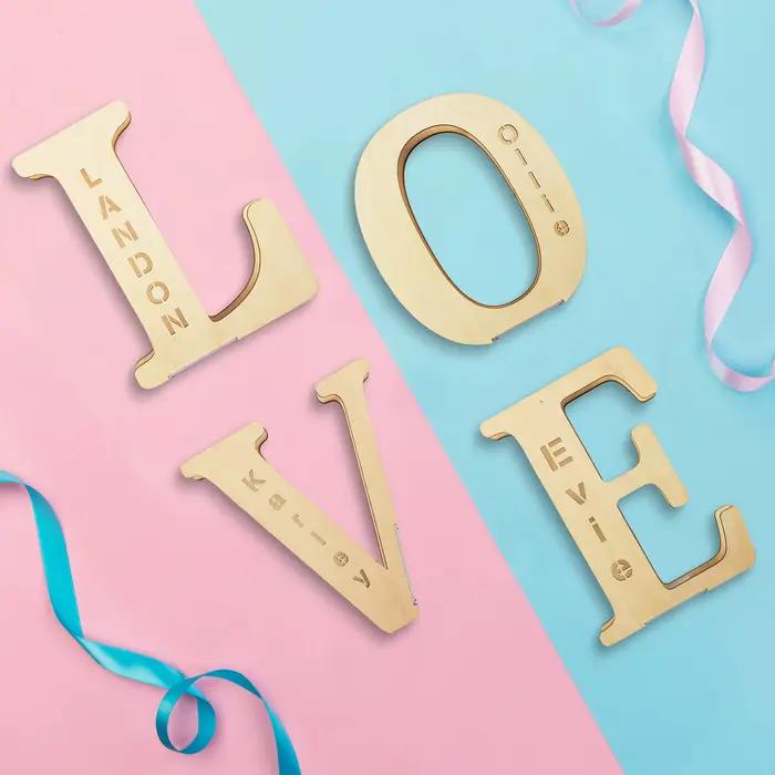 Décoration Murale Personnalisée avec 26 Lettres et Nom Gravé