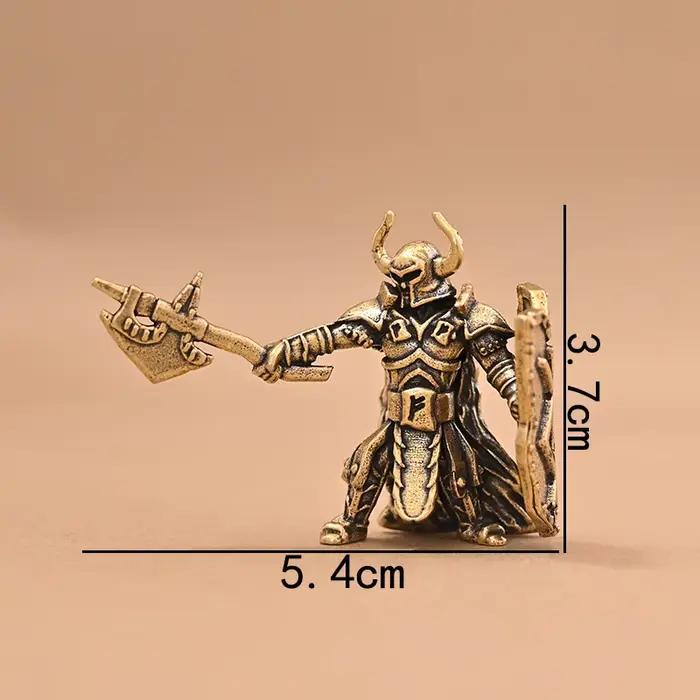 Figurine en laiton pour la décoration intérieure : Guerrier avec hache et bouclier