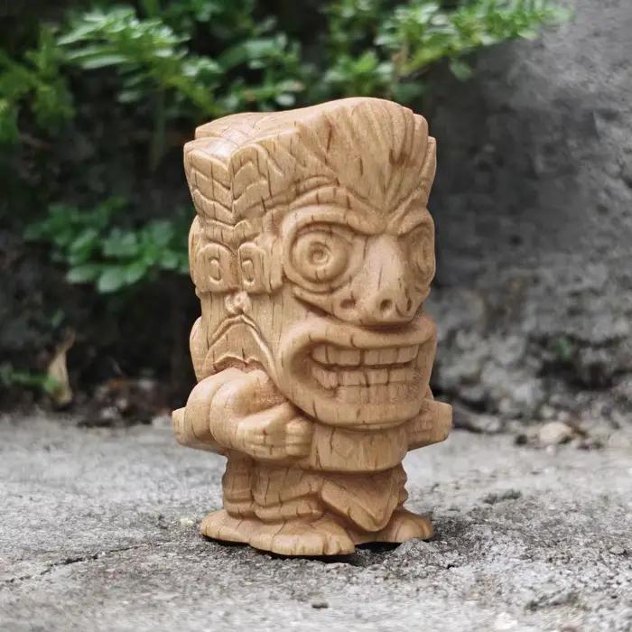 Figurine Totem Tiki en bois sculptée à la main de 1