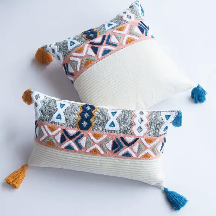 Juste de coussin en toile de coton brodée