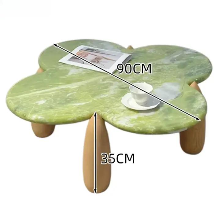 Tables basses colorées en bois