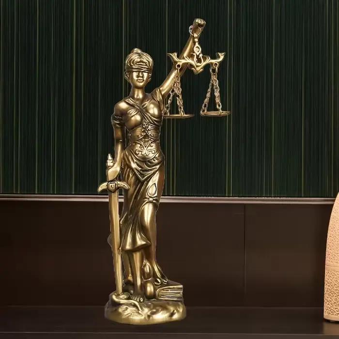 Statue Créative Rétro de la Déesse de la Justice à Fond Rond, Ornement de Bureau d'Avocat, Cadeaux, Sculpture pour Salon et Décoration de Bureau