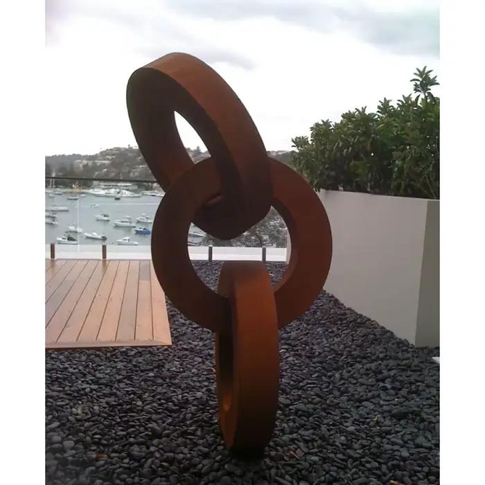 Grande sculpture numérique extérieure en acier corten de jardin