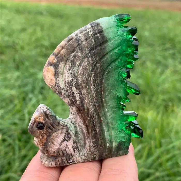Sculpture d'écureuil en quartz brut vert, spécimen de pierre précieuse naturelle polie, statue d'énergie positive, ornement de table, cadeau pour lui