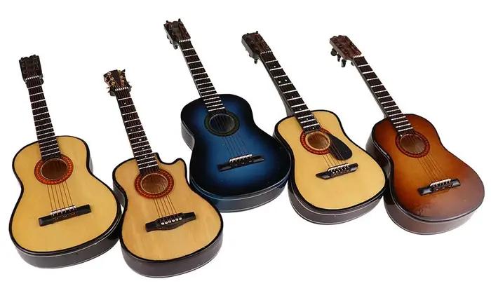Mini guitare classique en bois Miniature
