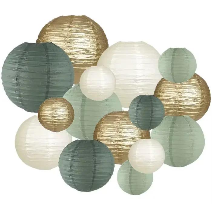 Lanternes rondes suspendues en papier vert sauge