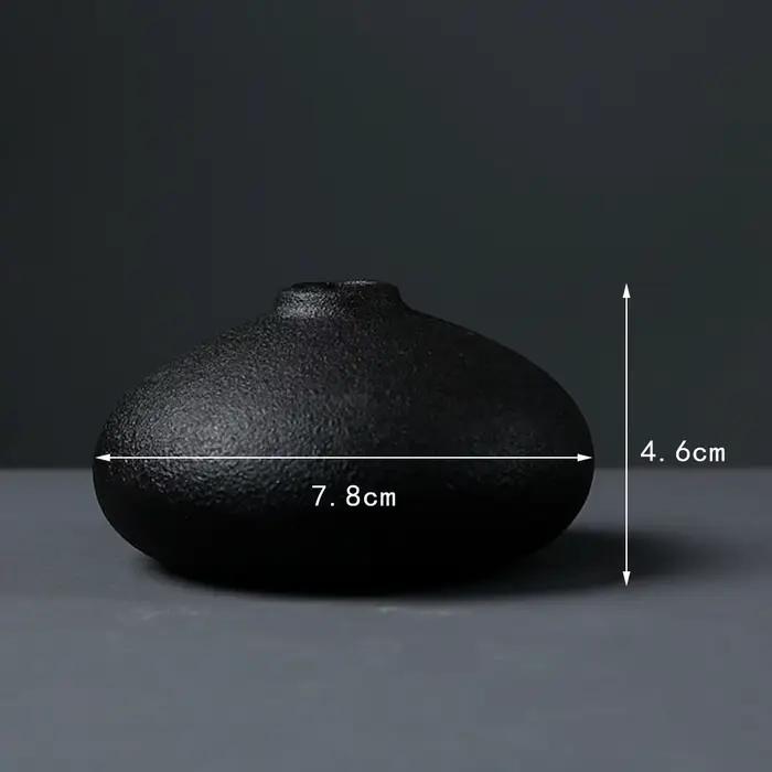 Vase à fleurs en céramique noire