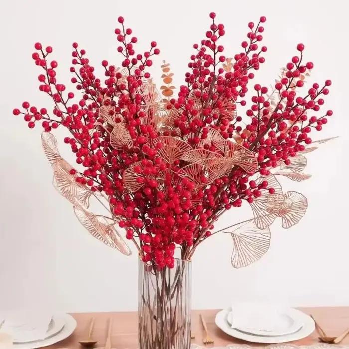 Branches de baies rouges givrées artificielles pour décoration intérieure hivernale rustique et élégante pour occasions spéciales et cadeaux de Noël