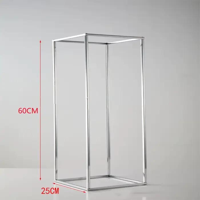 Vases en métal, Vase de Table délicat