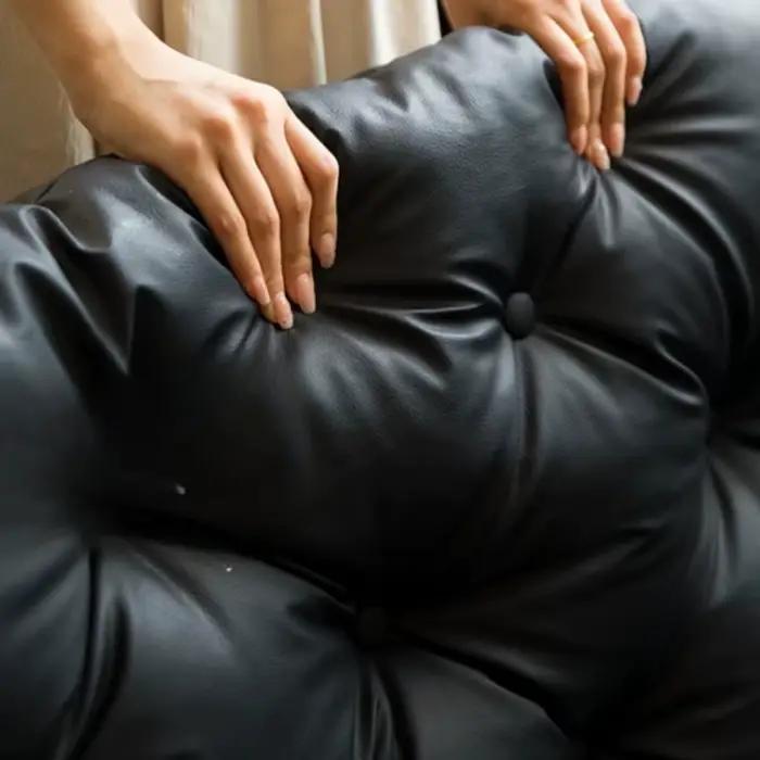 Chaise de salon moderne et minimaliste pour relaxation et décoration intérieure polyvalente pour adultes et occasions spéciales