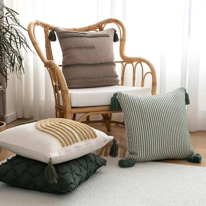 Housse de coussin à pampilles touffetées géométriques indiennes