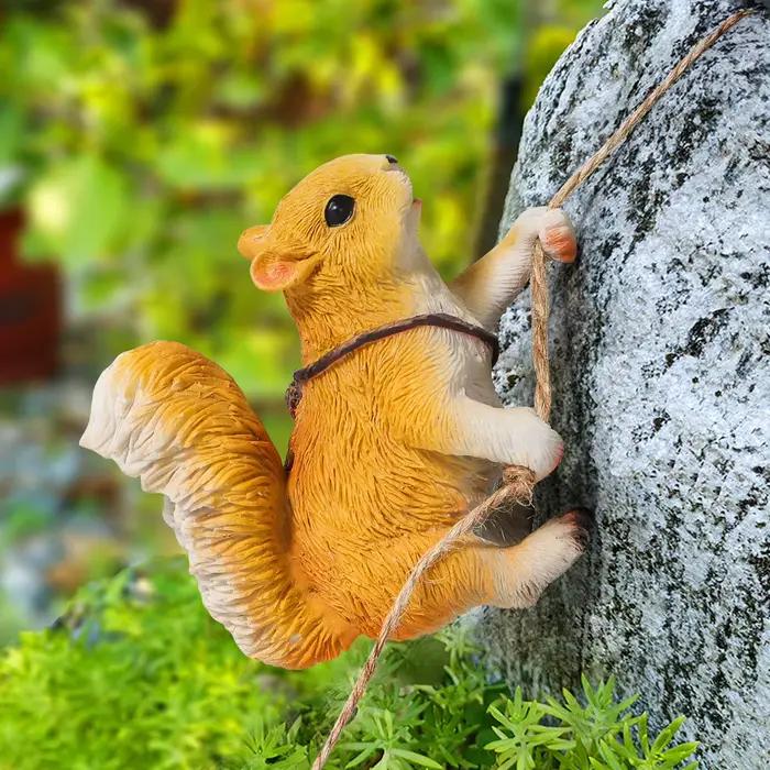 Statue d'écureuil grimpeur en résine pour décoration extérieure et intérieure, ornement suspendu, animal de compagnie pour jardin, patio, cour et pelouse