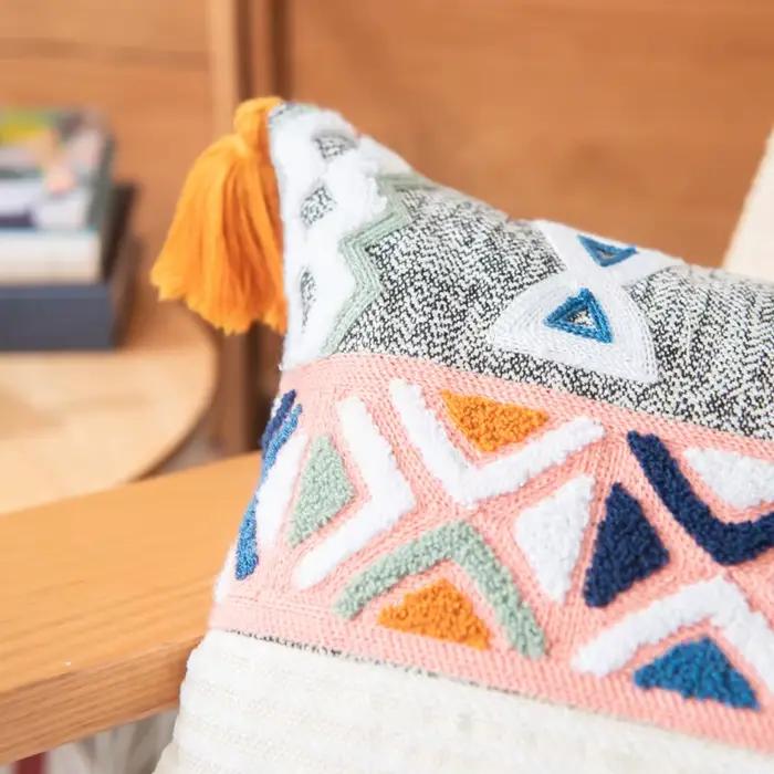 Juste de coussin en toile de coton brodée
