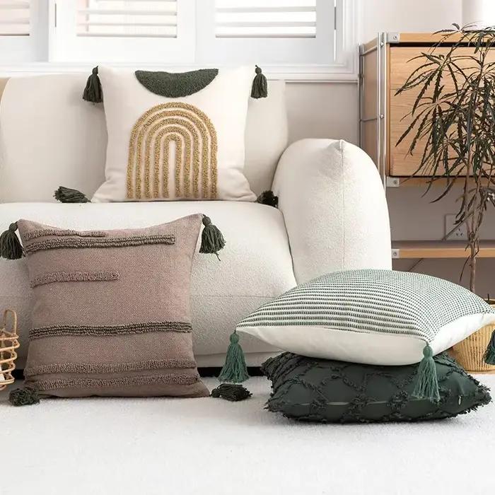 Housse de coussin à pampilles touffetées géométriques indiennes