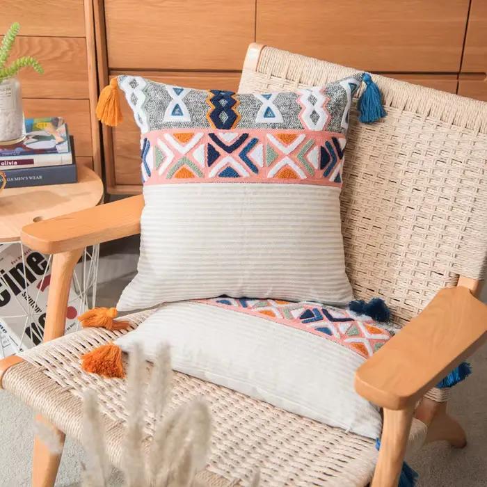 Juste de coussin en toile de coton brodée