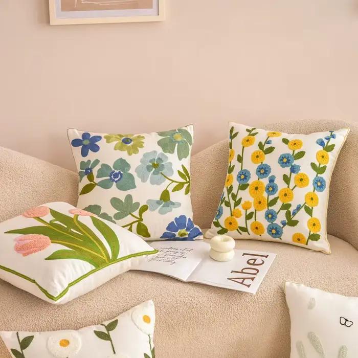 Housse de coussin brodée en coton à fleurs